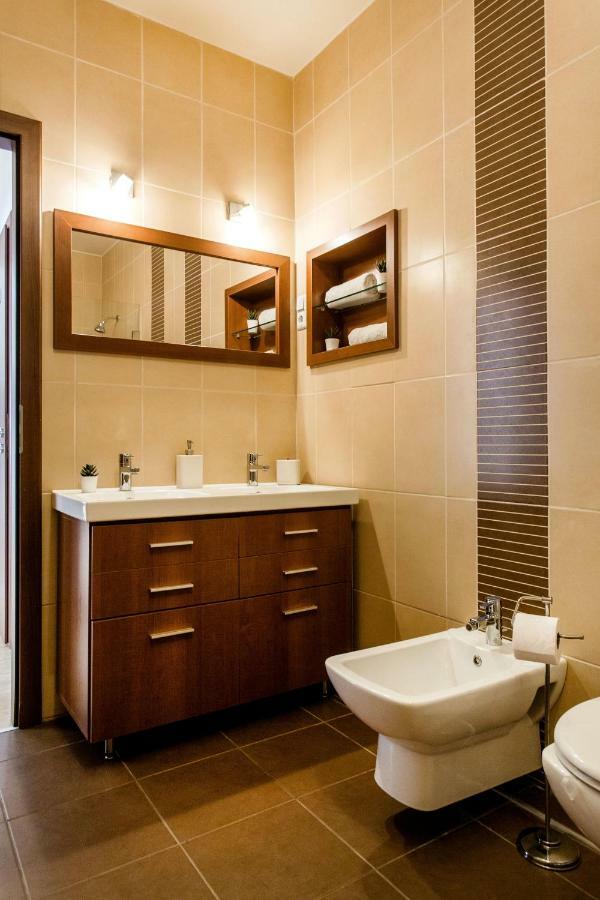 Downtown Delight Near The Basilica Apartment Budapest Ngoại thất bức ảnh